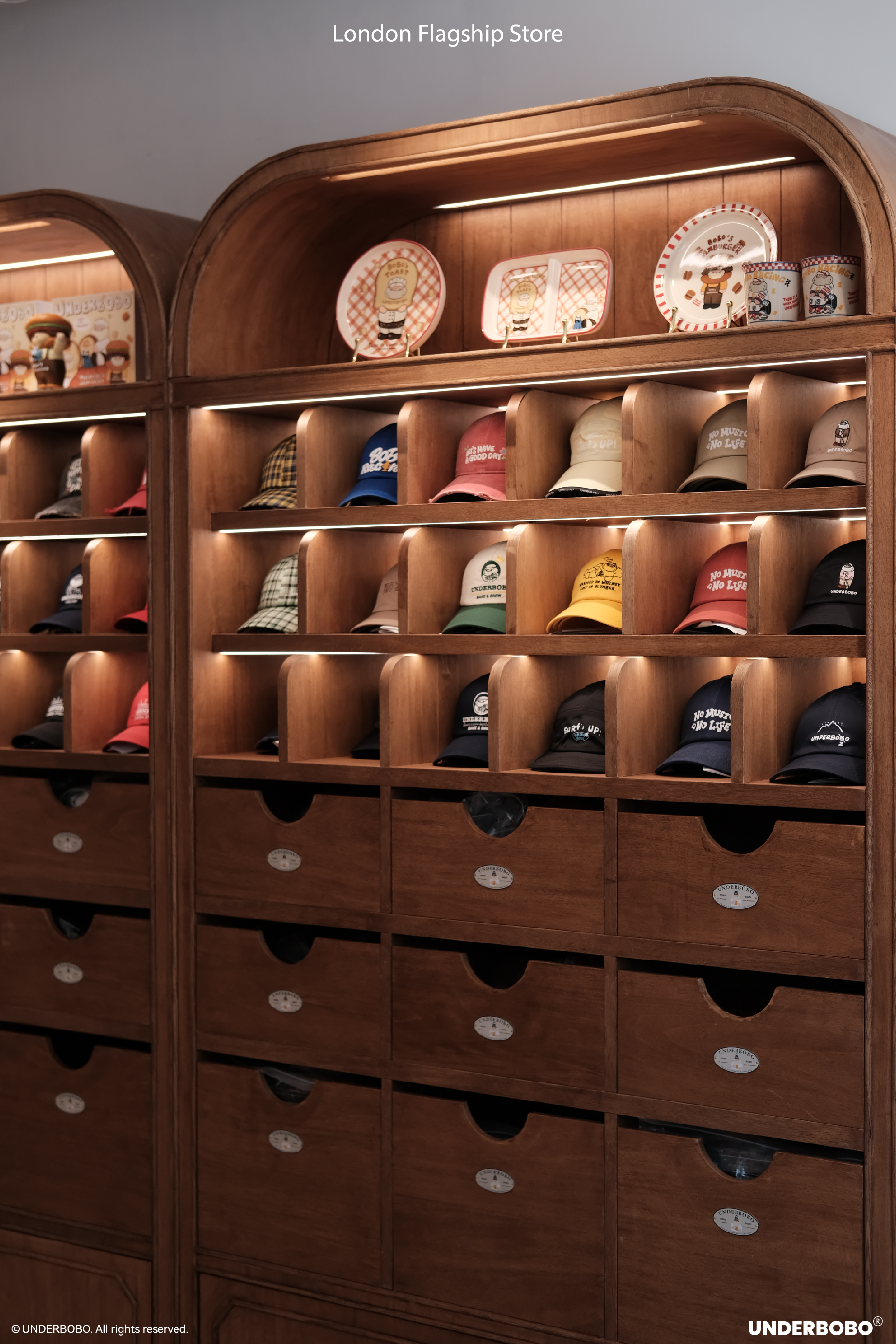 UNDERBOBO wooden shelf display