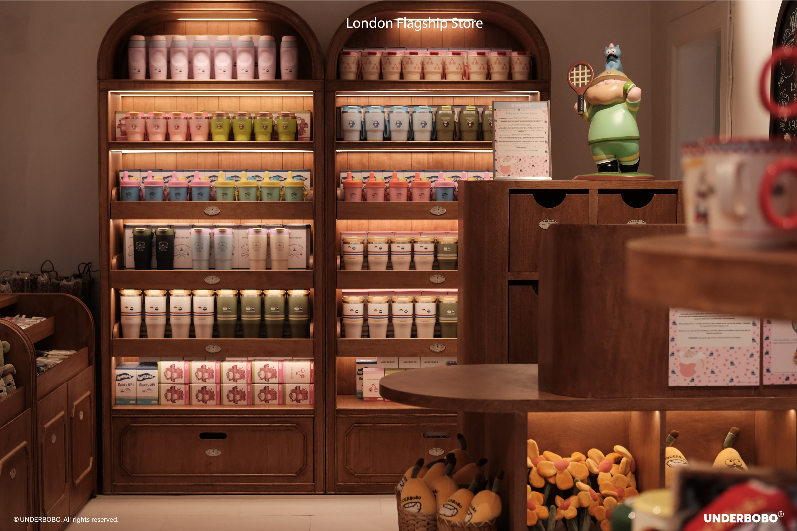 UNDERBOBO shelf wall with products